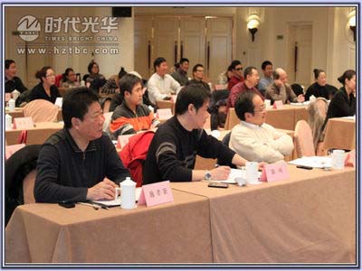學員在認真聽課www.www.gnoay.cn