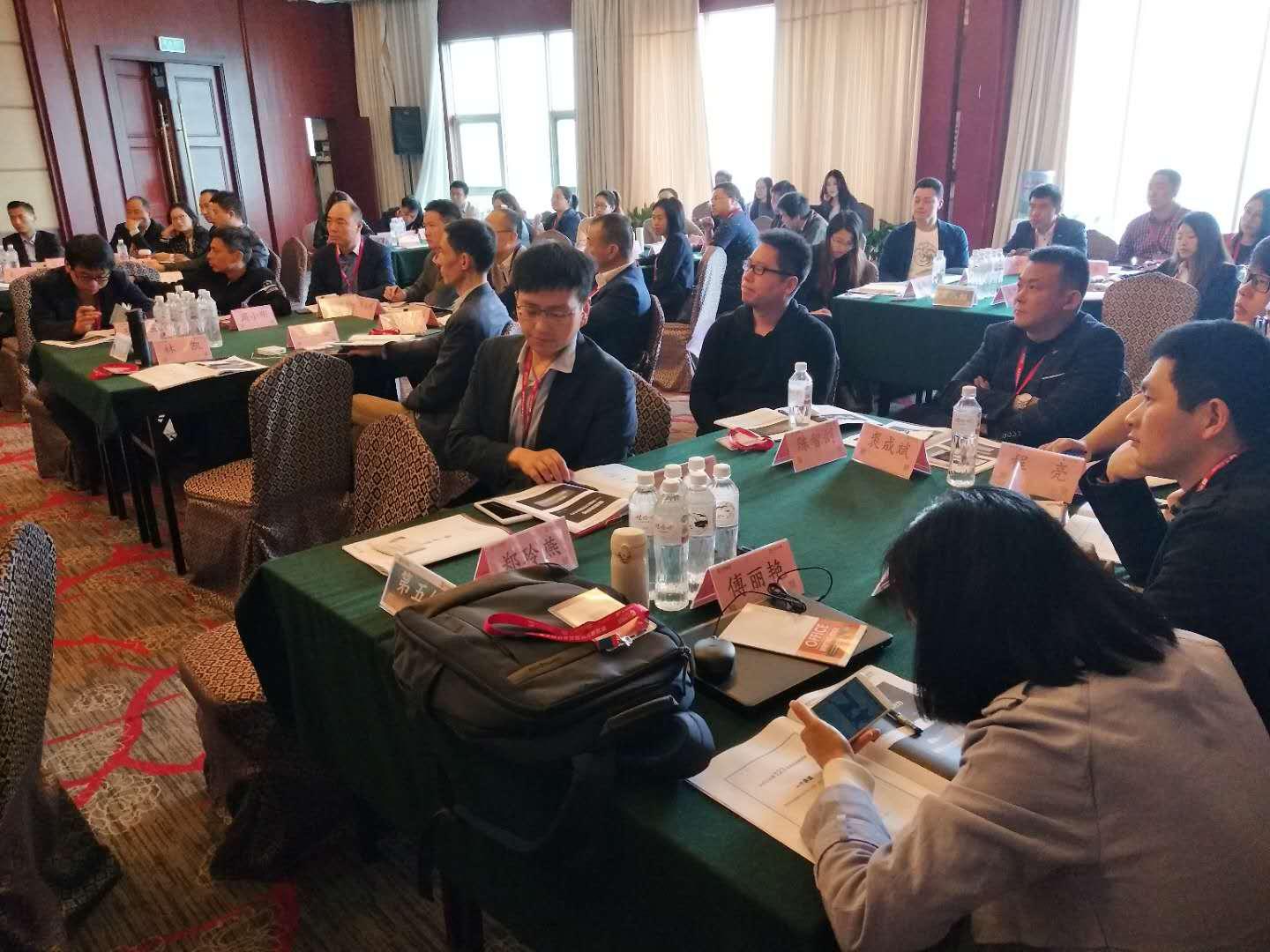 兩天的課程分享在學(xué)員們的一篇掌聲中結(jié)束了，學(xué)員們紛紛表示這次的課程，他們深受啟發(fā)，不僅在自身的專業(yè)上取得了很大的突破性認(rèn)知，也在職場問題上得到了一定的解決，最后還表示期待下一次的課程分享。